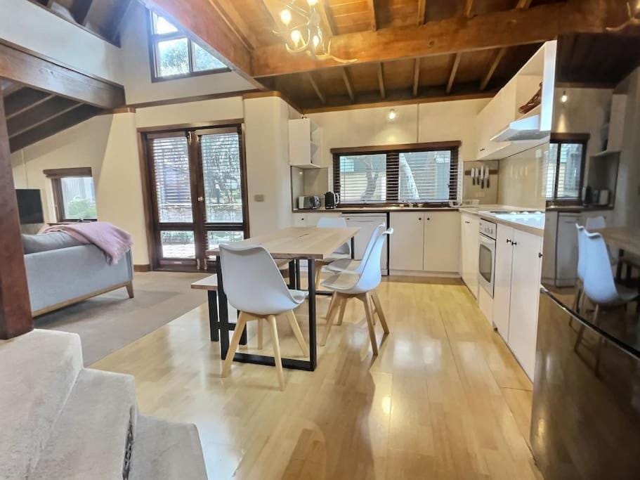 Vaucluse Chalet, alpine-getaways Chalet in Dinner Plain