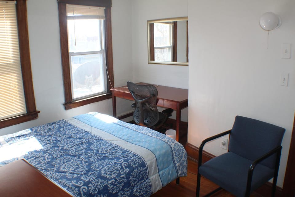 Budget Cozy Home Apartment in Hartford
