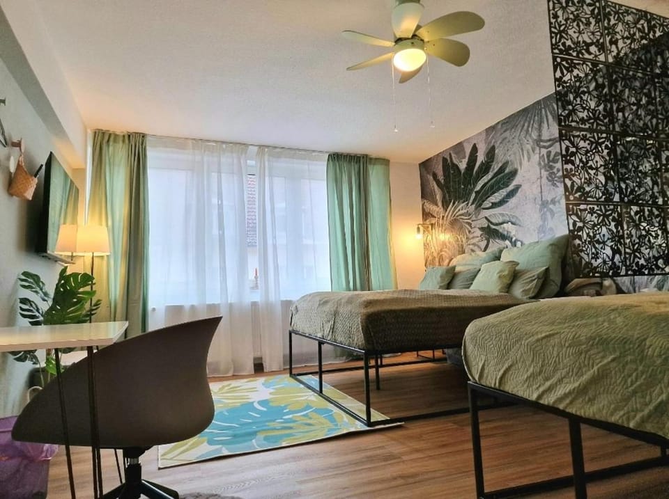 Light Jungle - Innenstadt für 7 Grill Balkon Netflix Waschtrockner Apartment in Giessen