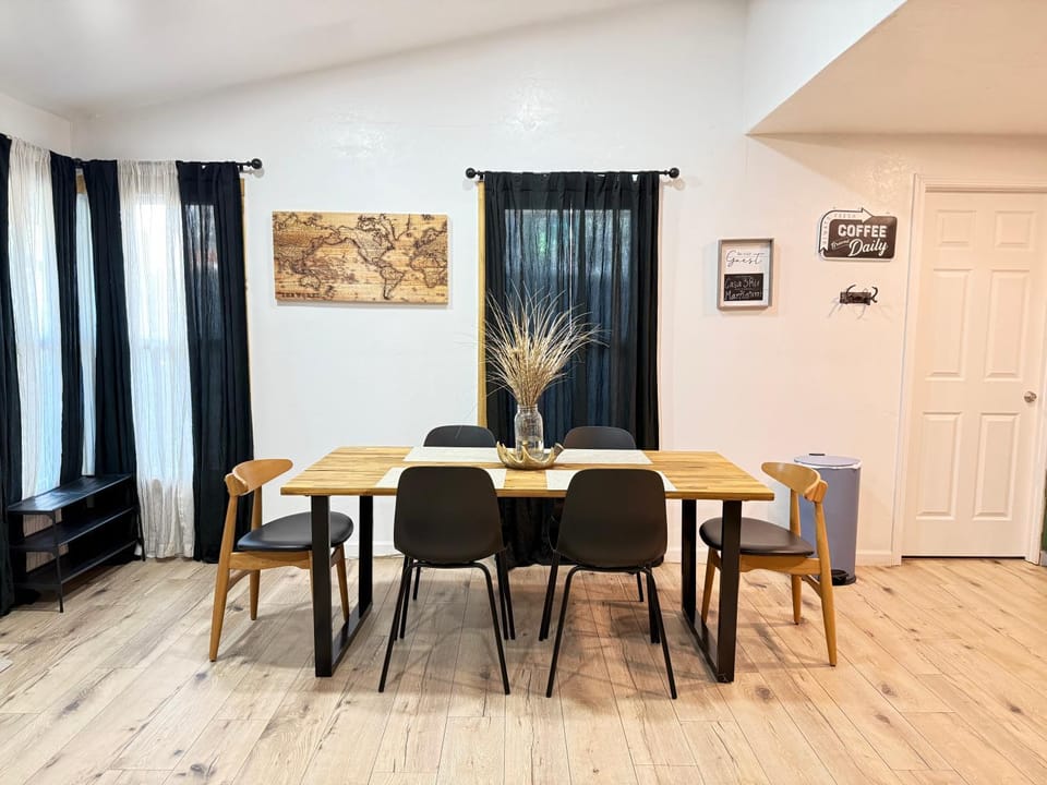 Modern Cabin, Near Snow Park, 3.5 Miles to SNP! Cabin in Three Rivers