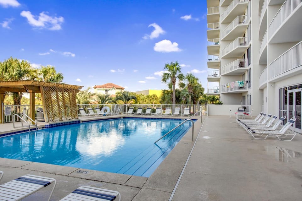 Hot Tub, Lake view, Pool view, Swimming pool, Swimming pool, sunbed