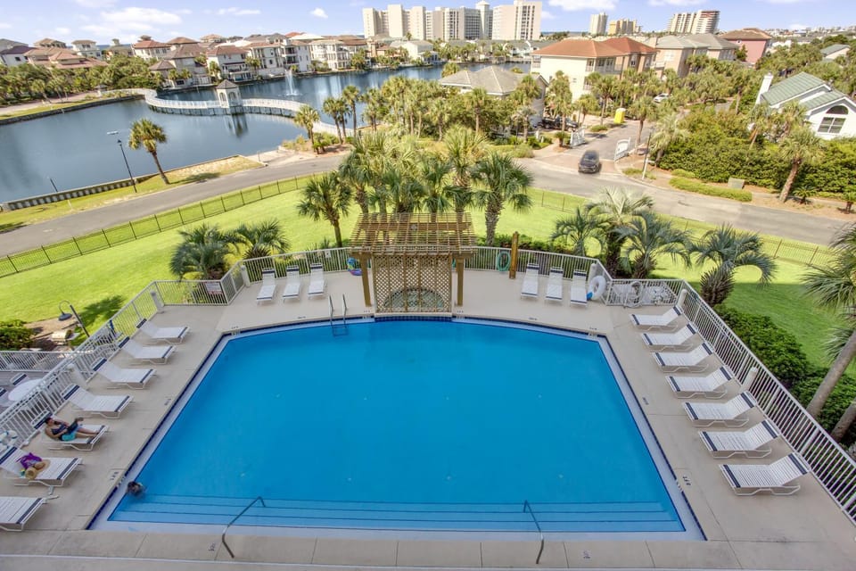 Hot Tub, Garden view, Lake view, Pool view, Swimming pool, Swimming pool, sunbed