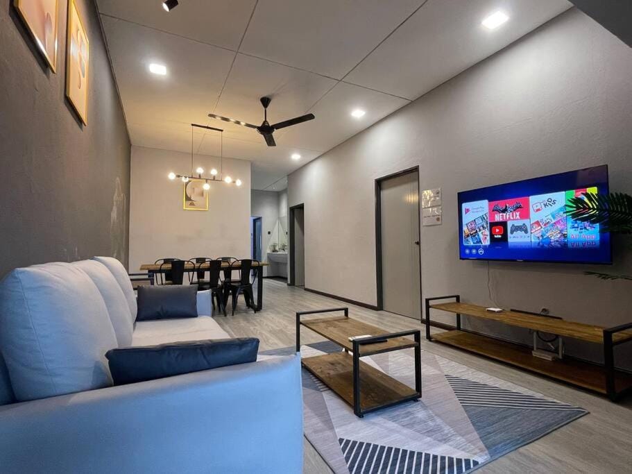 15px 5br 4bathroom w KTV near USM House in George Town