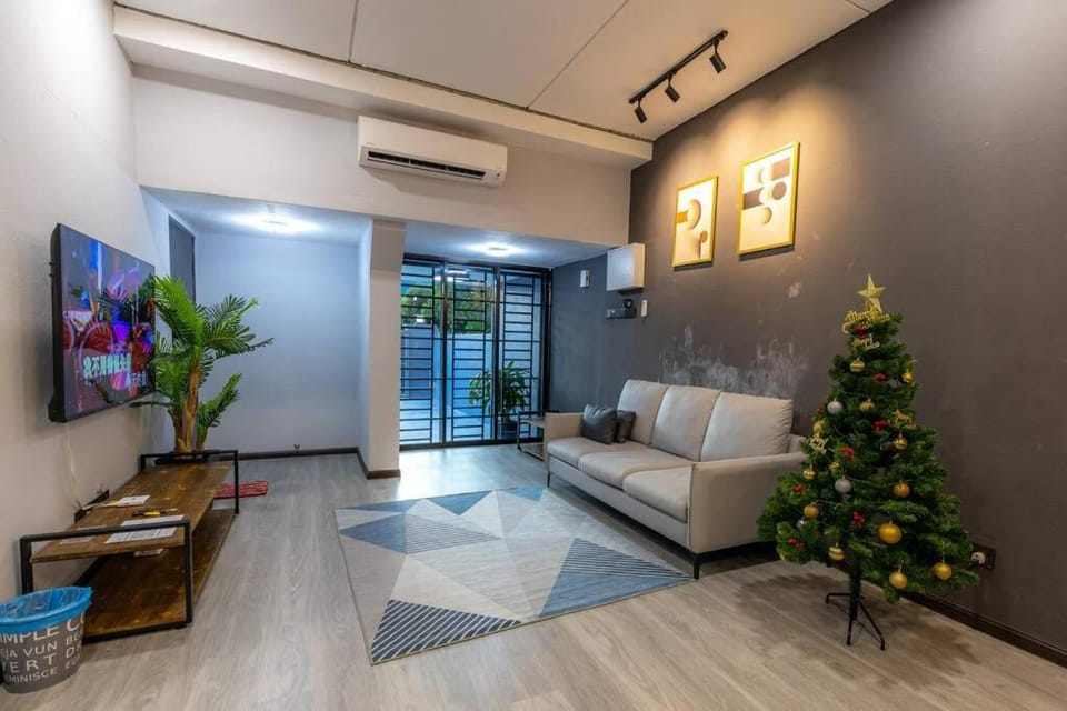 15px 5br 4bathroom w KTV near USM House in George Town