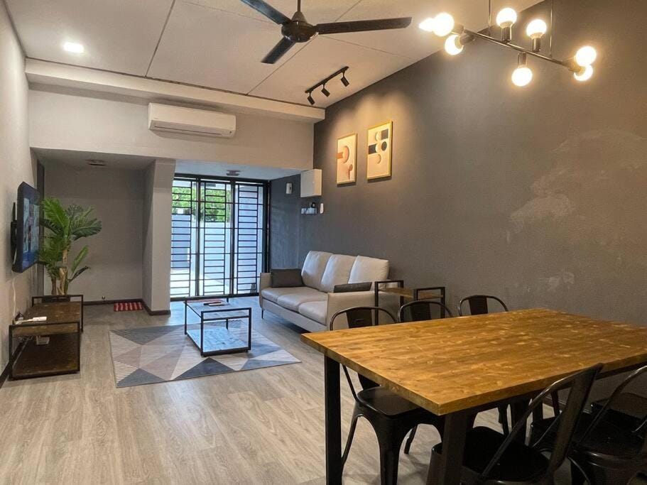 15px 5br 4bathroom w KTV near USM House in George Town