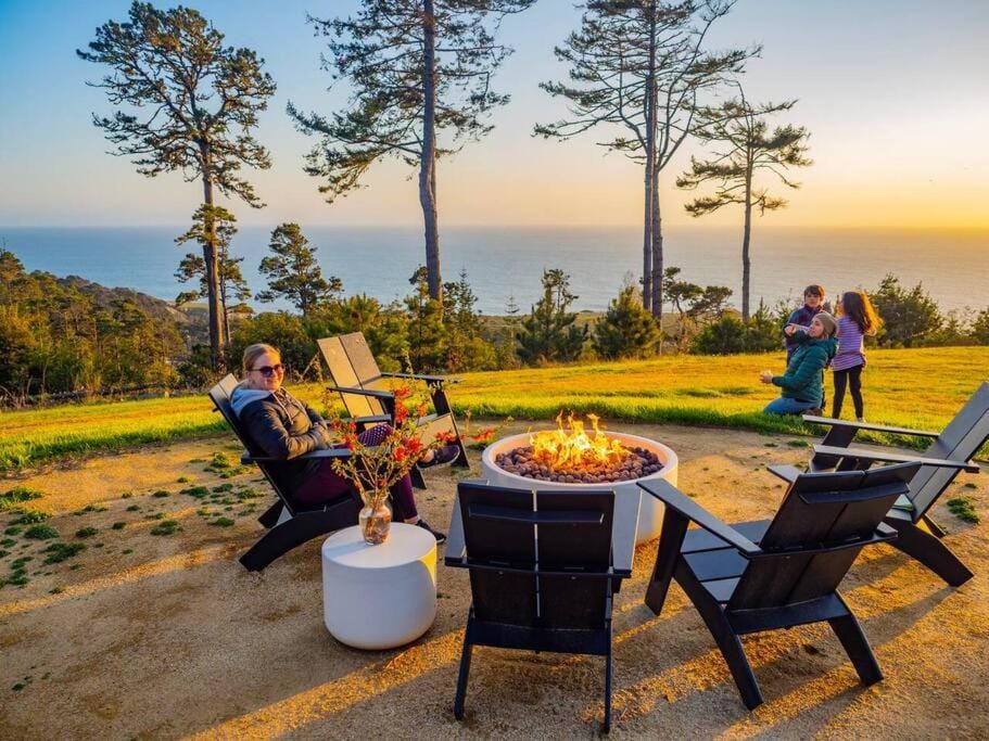 Driftwood Lodge~5 BR/7 Bath~30-acre Private Estate House in Sonoma County