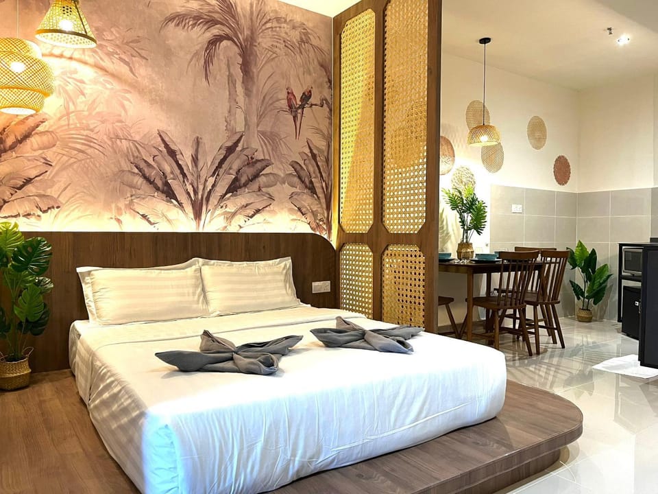 Bed, Living room, Dining area, Landmark view
