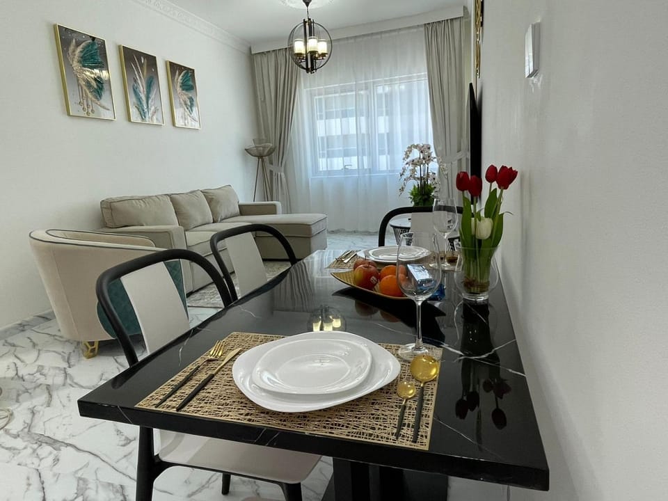 Food and drinks, Dining area, Food, Drinks