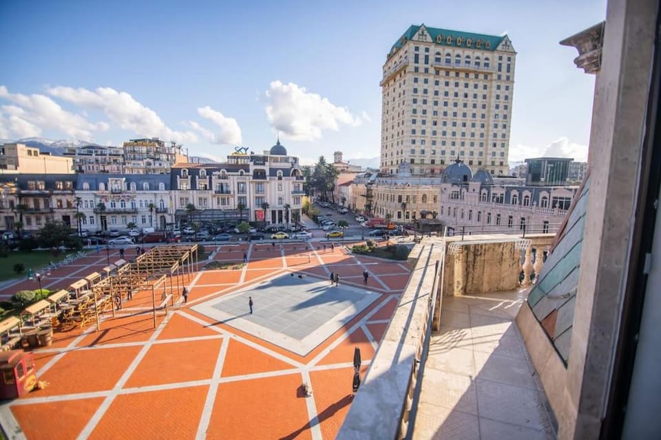 View (from property/room), Balcony/Terrace, City view, Street view, Location
