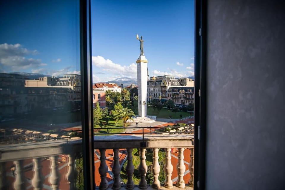 View (from property/room), Balcony/Terrace, City view