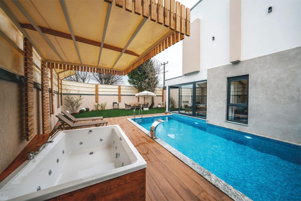 Garden, Swimming pool
