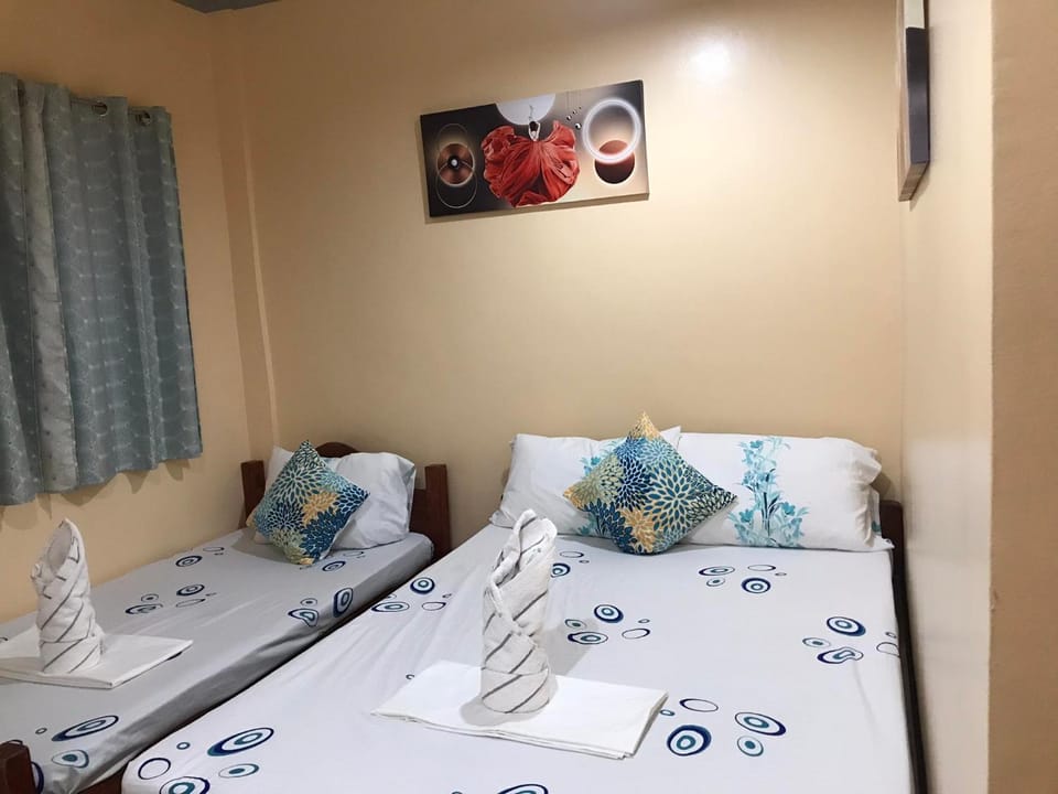 Bed, Photo of the whole room, towels