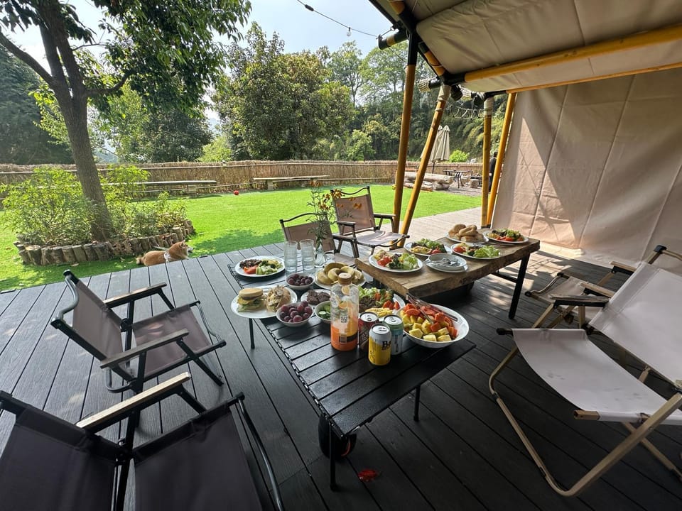 Patio, Garden, Food and drinks, Dining area, Garden view, Drinks