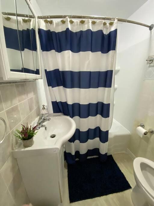 Prime Location Duo Nest & Rest Apartment in Kingston