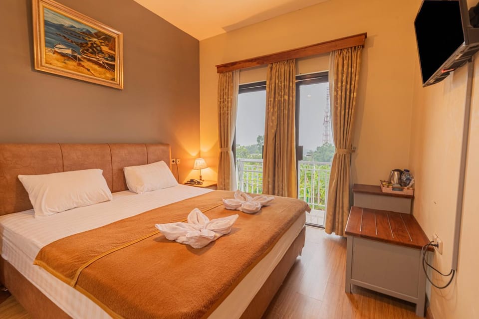 Bed, TV and multimedia, View (from property/room), Photo of the whole room, Bedroom