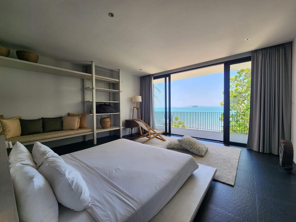 Bed, Photo of the whole room, Bedroom, Pool view, Sea view