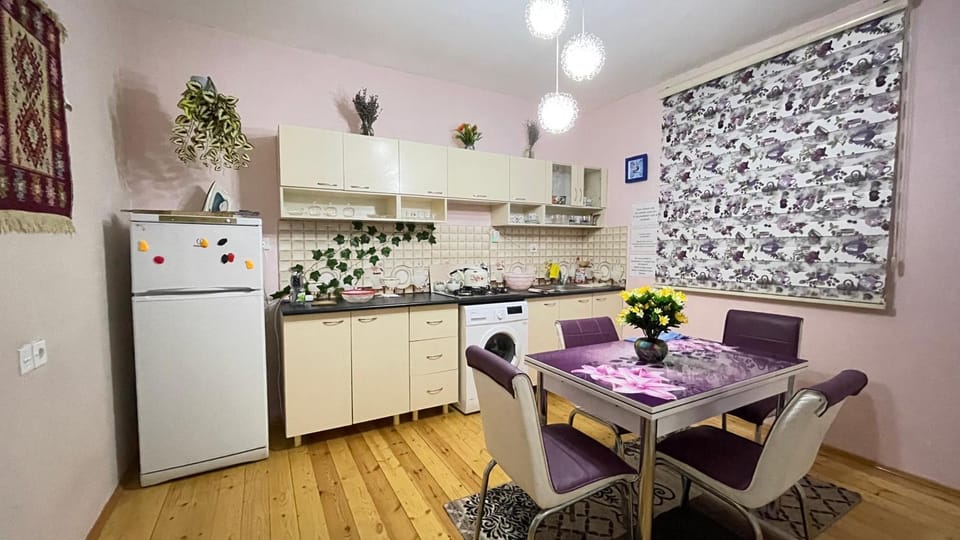 Kitchen or kitchenette, Dining area, dishwasher
