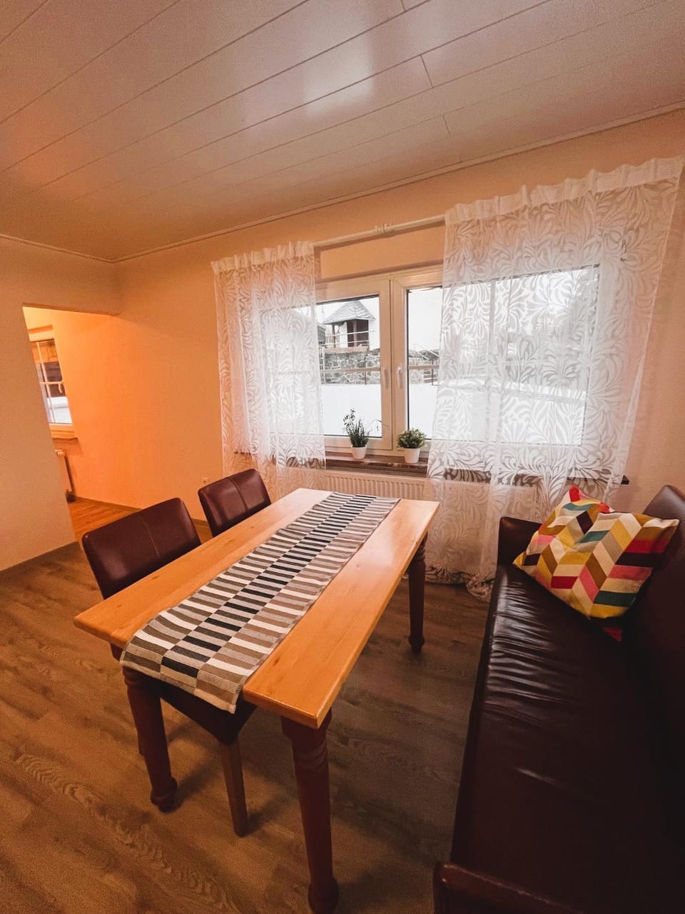 Seating area, Dining area