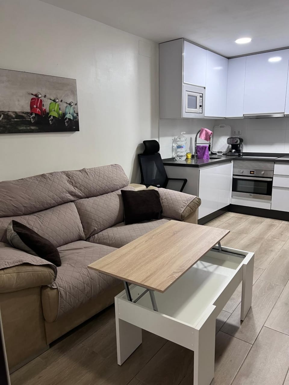 Living room, Seating area