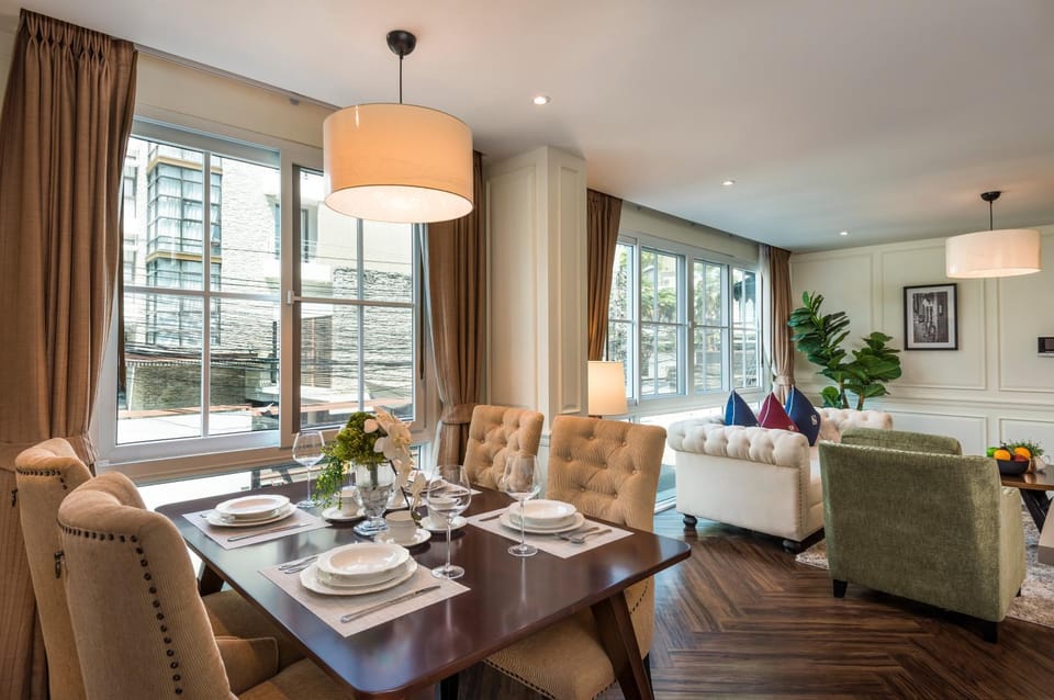 Living room, Dining area