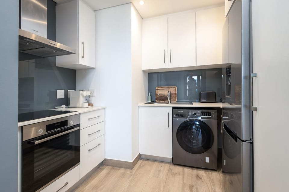 Kitchen or kitchenette, washing machine, dryer
