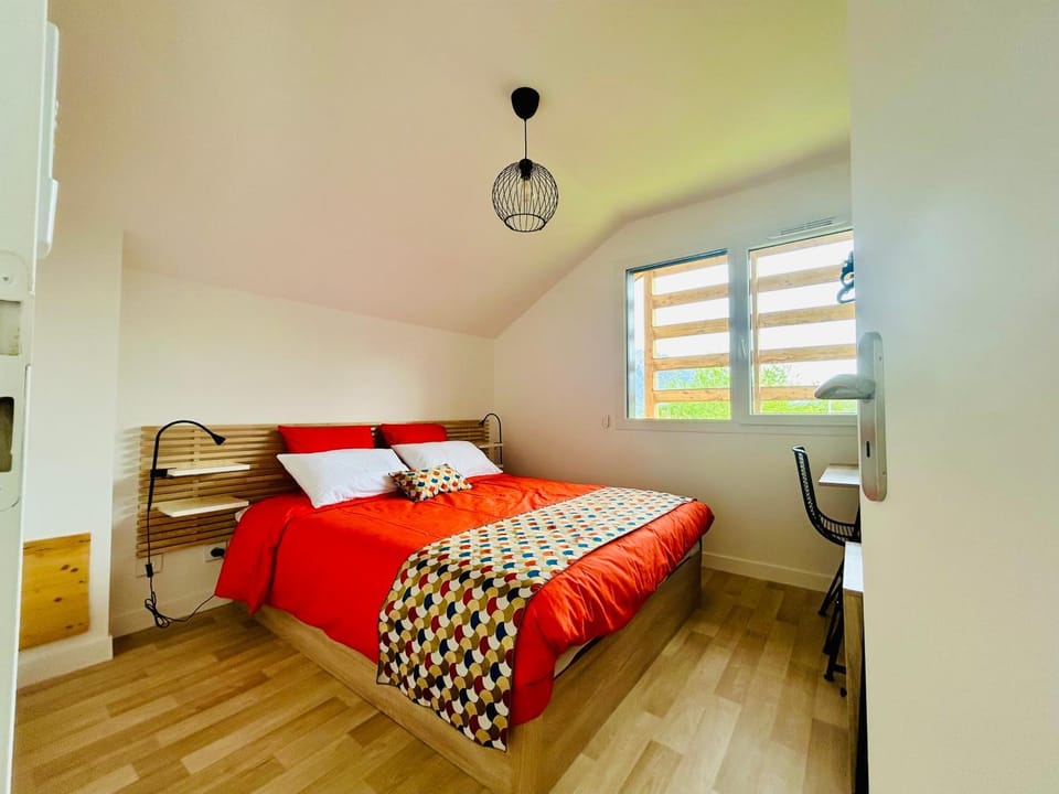 Bed, Bedroom