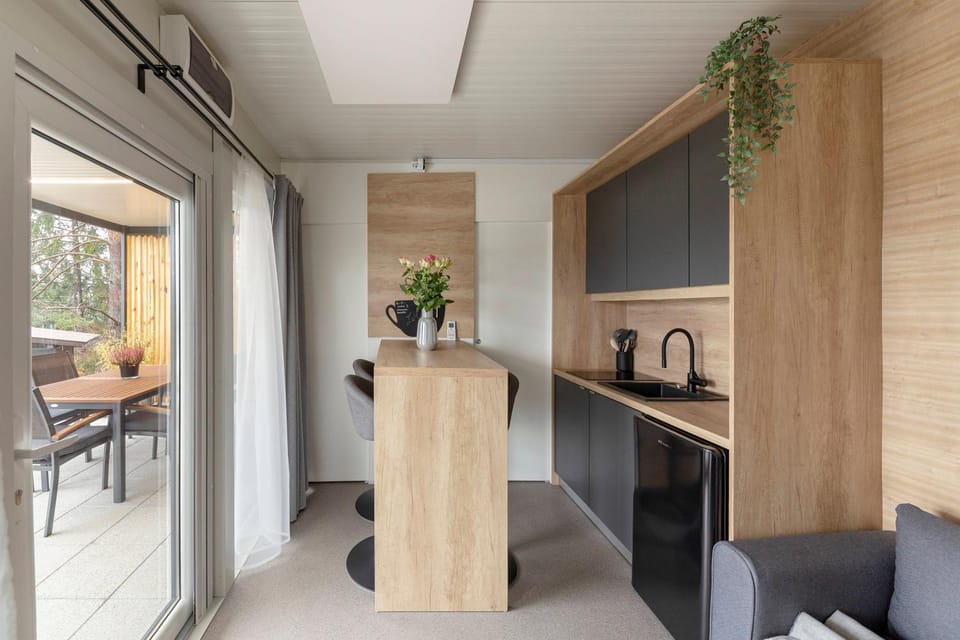Coffee/tea facilities, Kitchen or kitchenette, Dining area