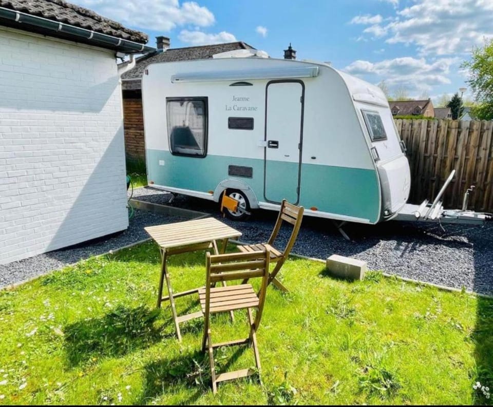 Jeanne La Caravane Bed and Breakfast in Flanders