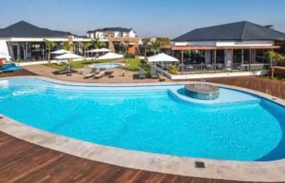 Swimming pool, sunbed