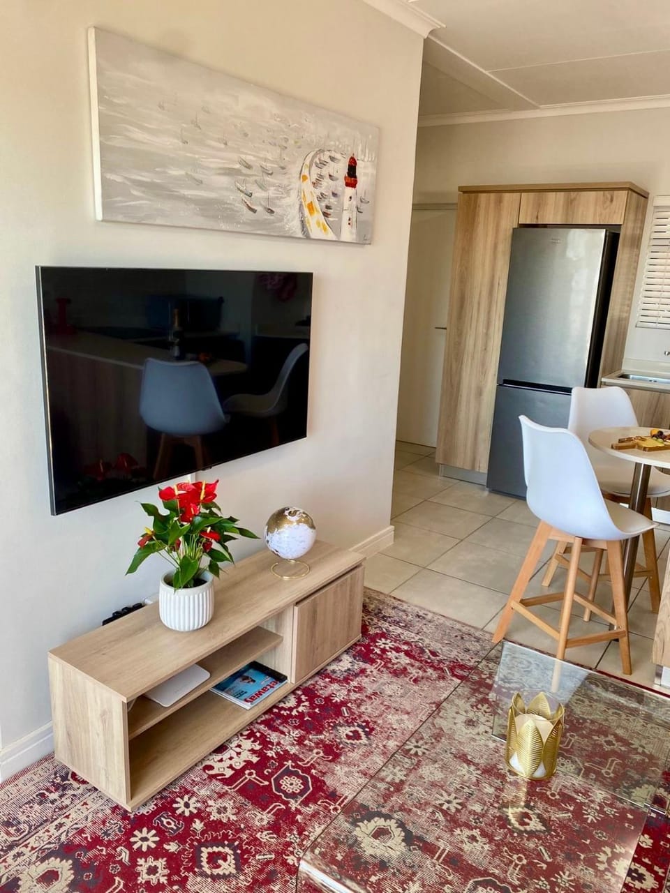 TV and multimedia, Living room, Seating area, Dining area
