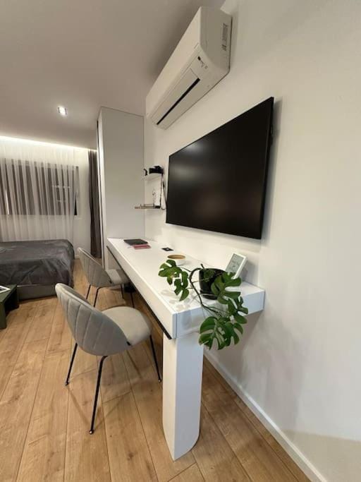 Elegant Studio - Tirana City Center Apartment in Tirana