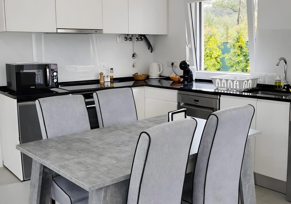 Kitchen or kitchenette, Living room