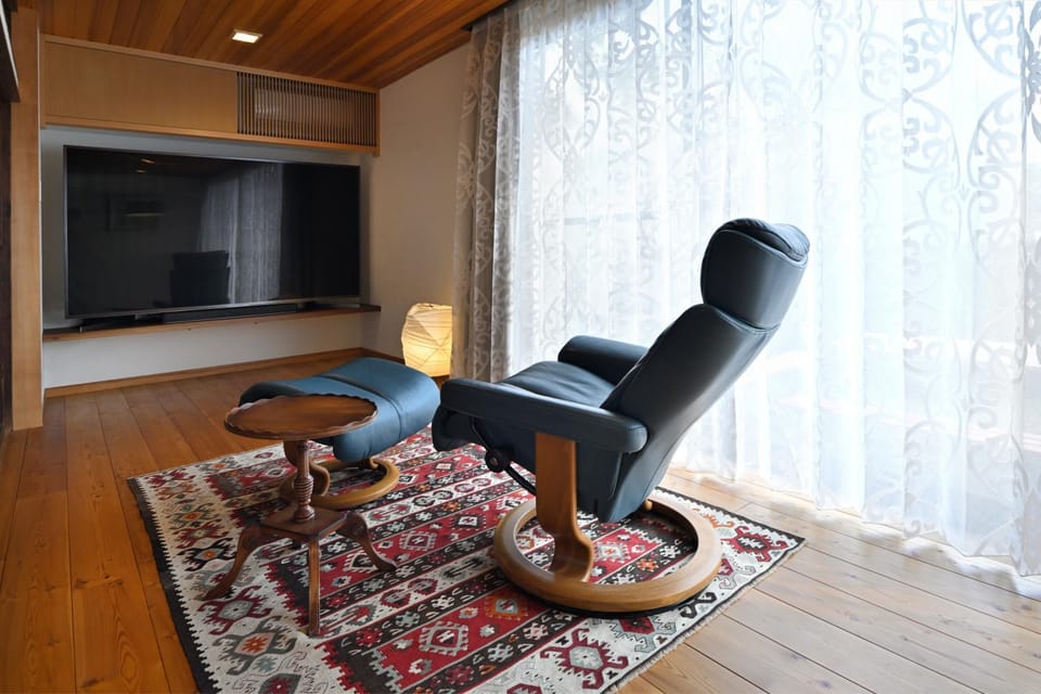 TV and multimedia, Seating area