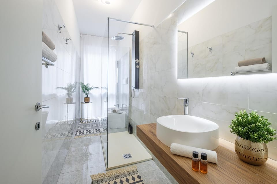 Shower, Toilet, Bathroom, towels