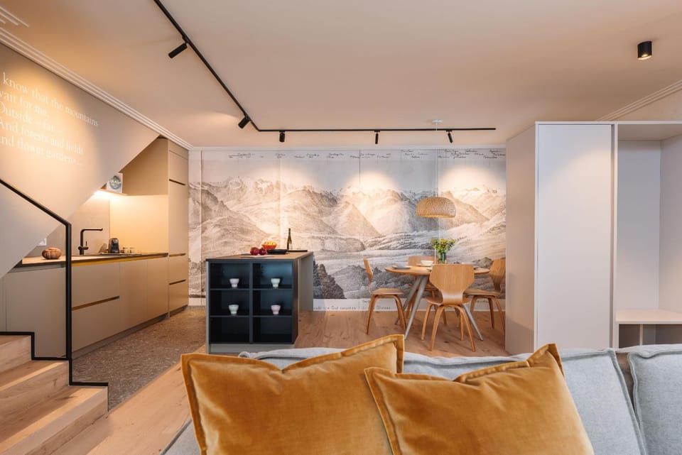 Kitchen or kitchenette, Living room, Seating area, Dining area