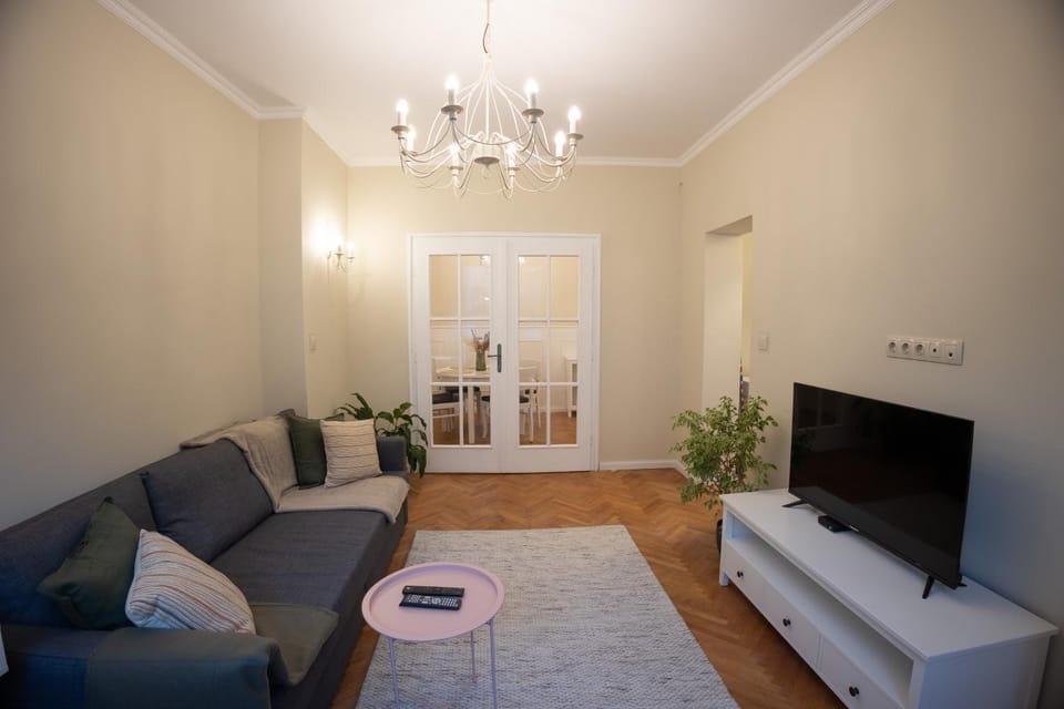 Living room, Seating area, Evening entertainment