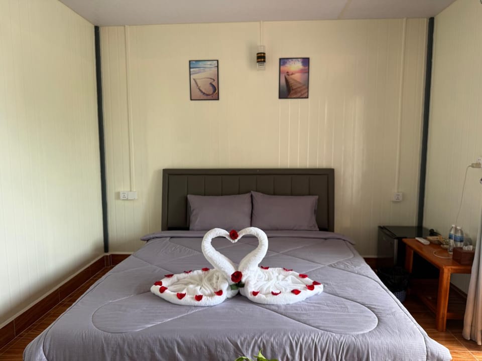 Property building, Spring, Garden, Photo of the whole room, towels