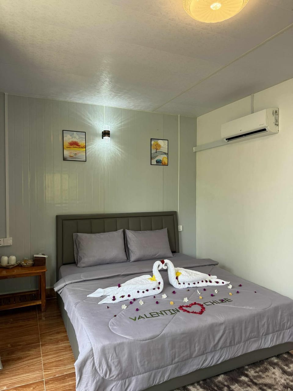 Photo of the whole room, Bedroom, towels, air conditioner