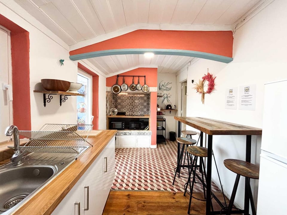 Kitchen or kitchenette, Dining area, stove