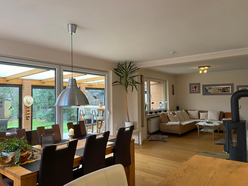 Seating area, Dining area