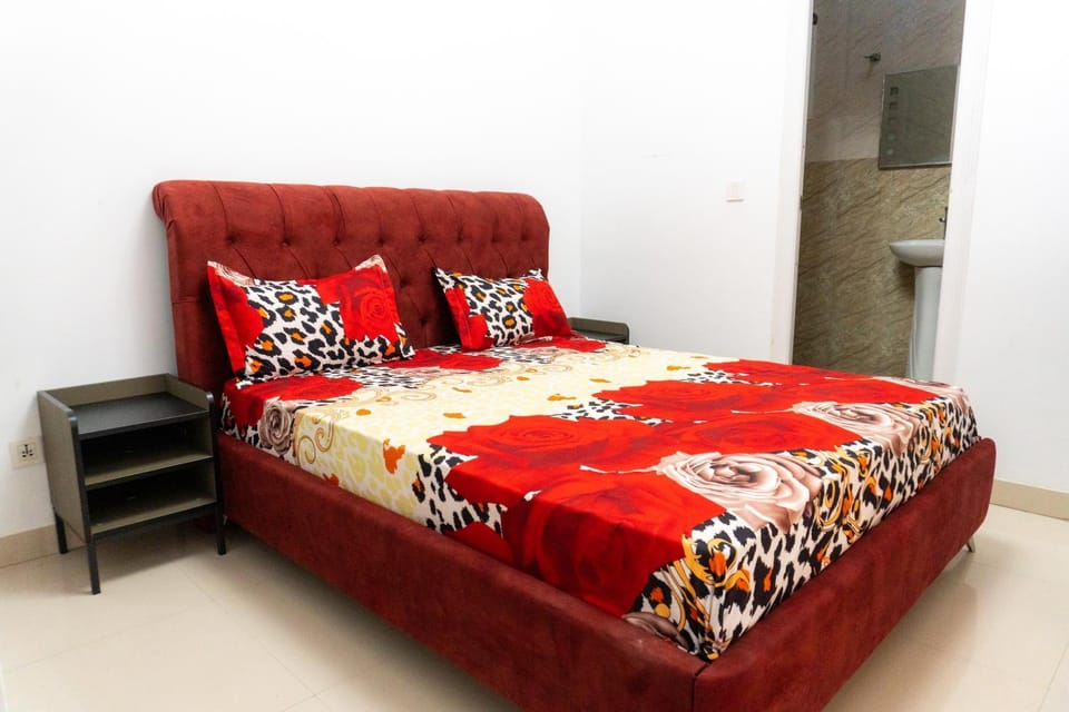 Bed, Living room, Seating area, Bedroom