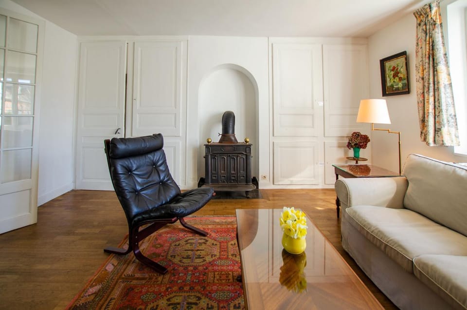 Communal lounge/ TV room, Living room