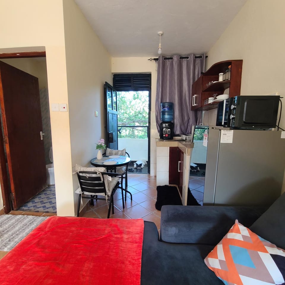 Kitchen or kitchenette, Dining area, oven, pet friendly