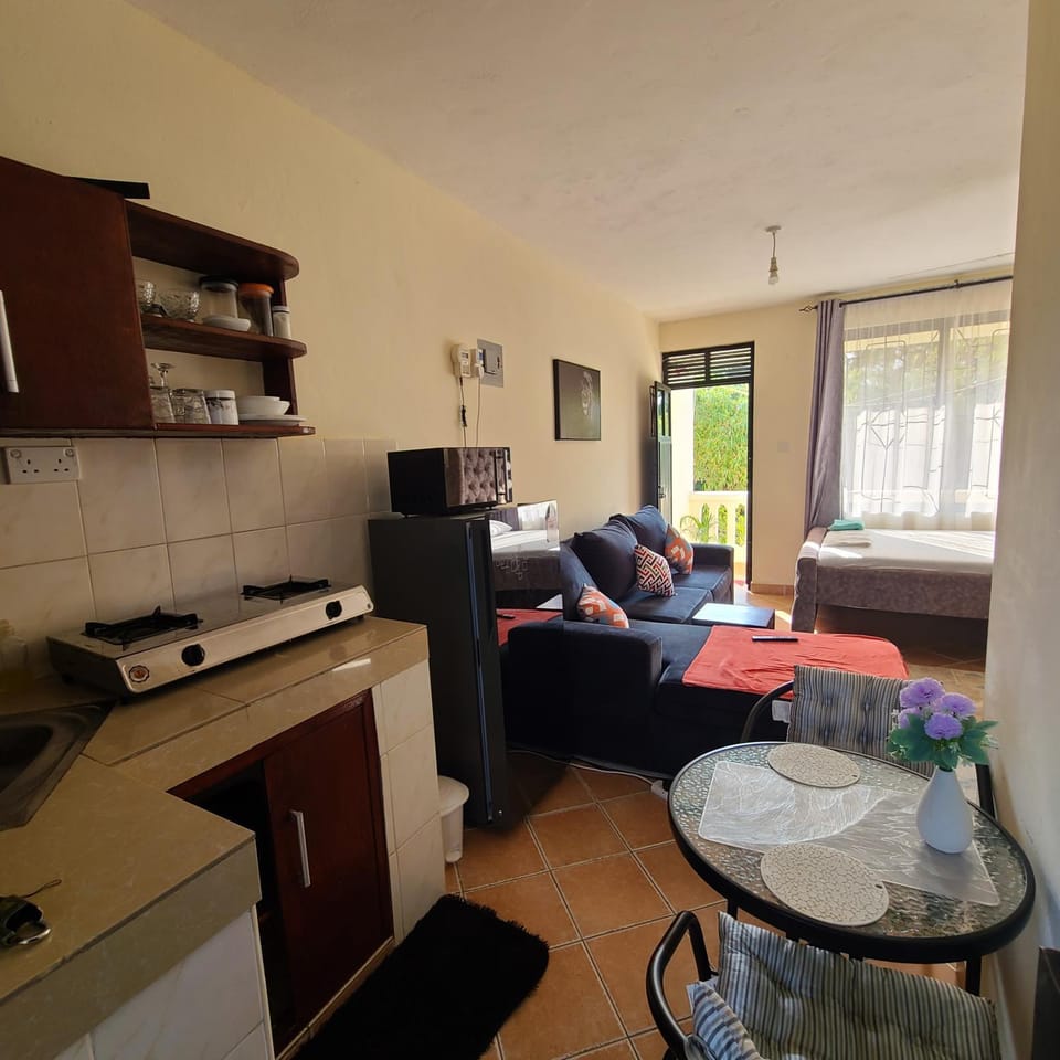 Kitchen or kitchenette, Seating area, Dining area, pet friendly, stove