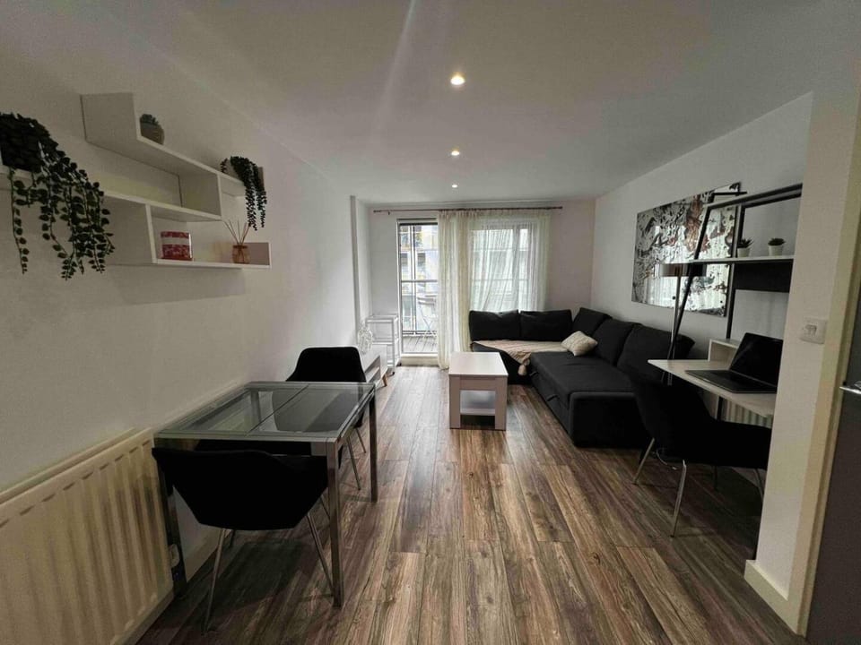 TV and multimedia, Living room, Photo of the whole room, Seating area