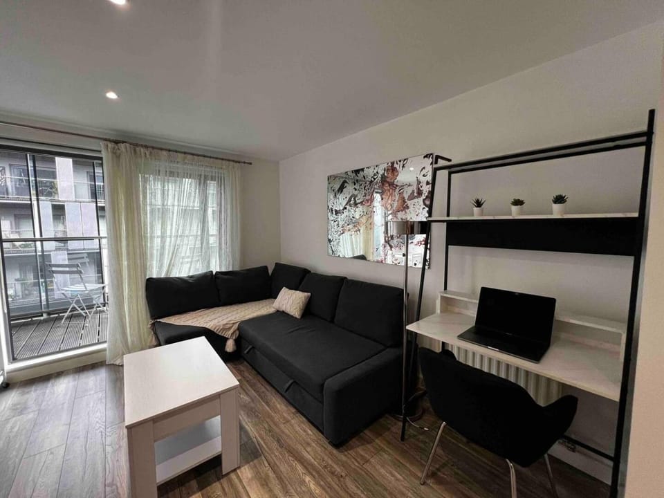 Bed, Living room, Photo of the whole room, Seating area, Dining area