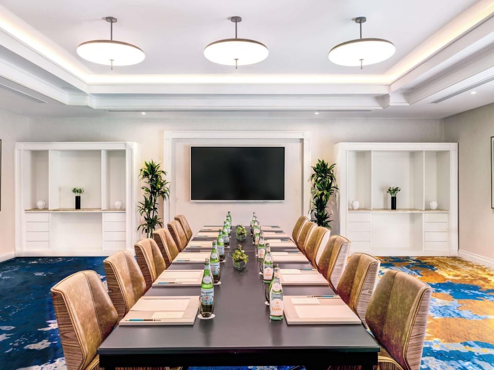 Meeting/conference room