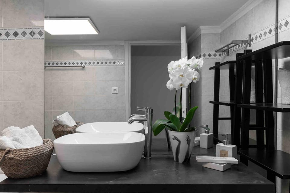 Bathroom, Bath, towels