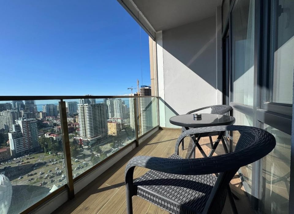 Studio with Panoramic Sea View, 28th Floor, Black Sea Towers Apartment in Batumi