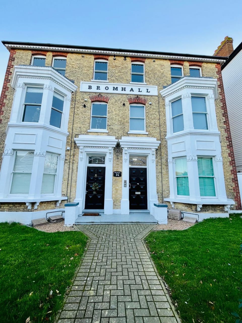 Property building, Facade/entrance, Day